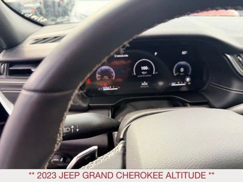 Used 2023 Jeep Grand Cherokee Altitude image 18