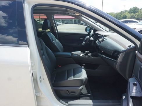 Used 2023 Nissan Rogue SL FWD image 16
