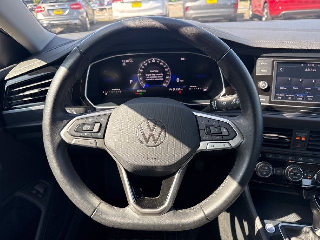 Used 2024 Volkswagen Jetta SE FWD image 22