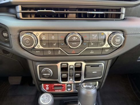 Used 2026 Jeep Wrangler Unlimited Rubicon w/ Technology Group AWD/4WD image 33