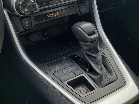 Used 2022 Toyota RAV4 XLE image 31