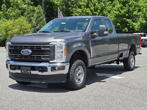 Used 2023 Ford F250 XL w/ Snow Plow/Camper Package AWD/4WD image 1