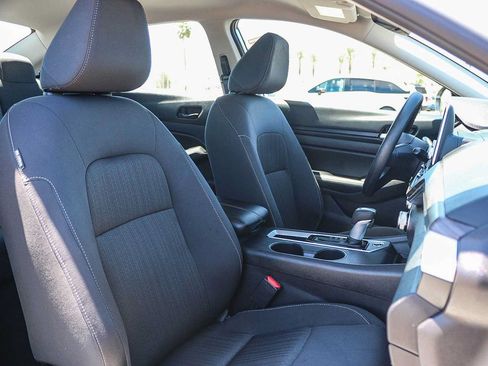 Used 2025 Nissan Altima 2.5 SV FWD image 16