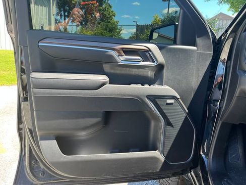 Used 2025 Chevrolet Silverado 1500 RST w/ Convenience Package II AWD/4WD image 10
