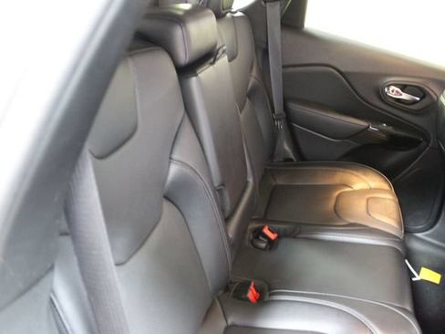 Used 2022 Jeep Cherokee Latitude Lux w/ Sun & Sound Group AWD/4WD image 9