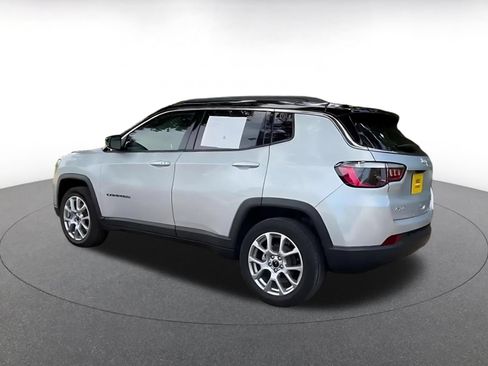 Used 2025 Jeep Compass Limited AWD/4WD image 10