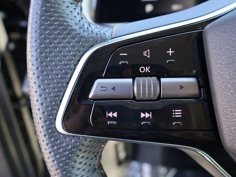 Used 2024 Nissan Ariya AWD image 48