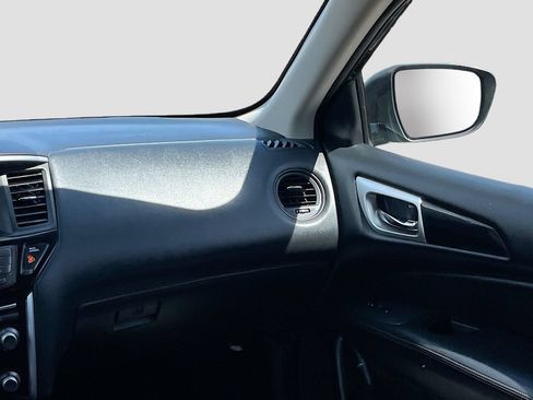 Used 2020 Nissan Pathfinder S FWD image 21