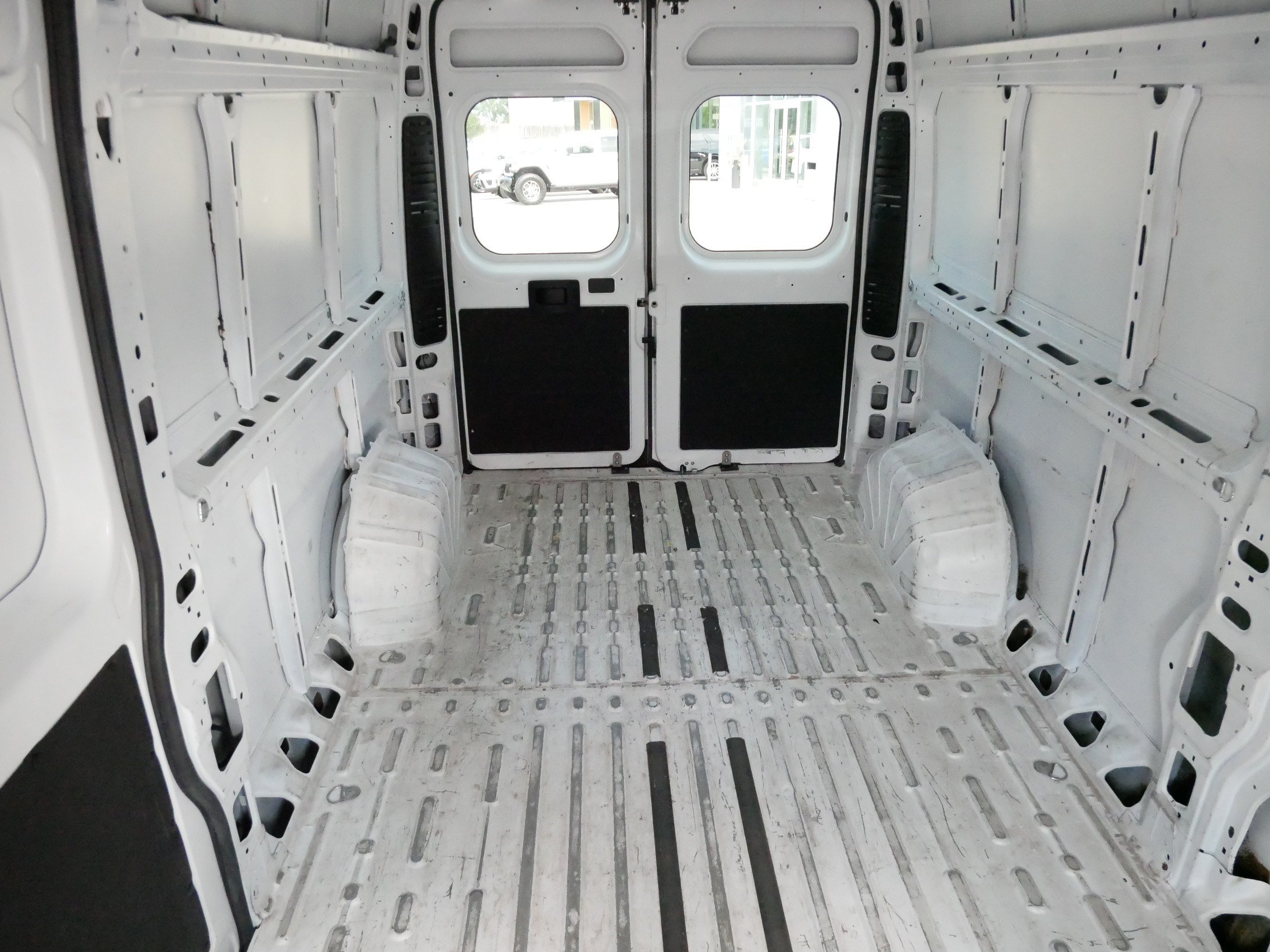 Used 2023 RAM ProMaster 2500 FWD image 13