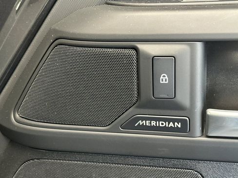 Used 2025 Land Rover Defender 110 S image 16