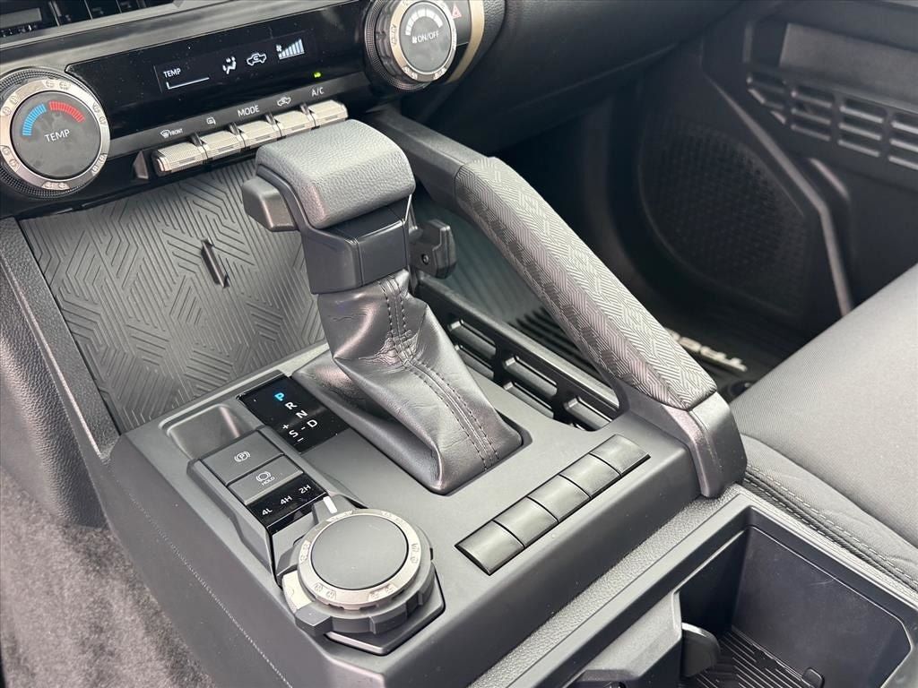 Used 2025 Toyota Tacoma SR AWD/4WD image 23