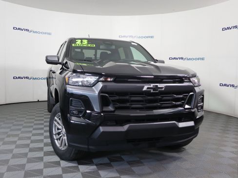 Used 2023 Chevrolet Colorado LT w/ LT Convenience Package II image 2