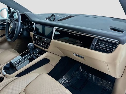 Certified 2026 Porsche Macan AWD/4WD image 31