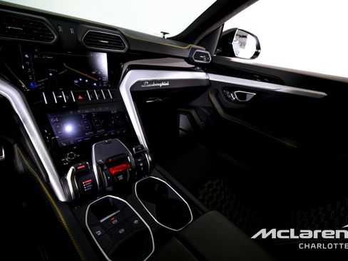 Used 2020 Lamborghini Urus AWD/4WD image 15