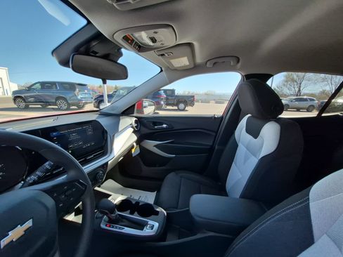 New 2026 Chevrolet Trax LS w/ LS Convenience Package FWD image 14