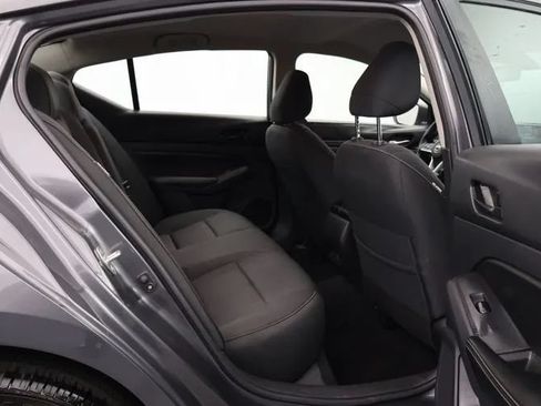 Used 2025 Nissan Altima 2.5 SV FWD image 17