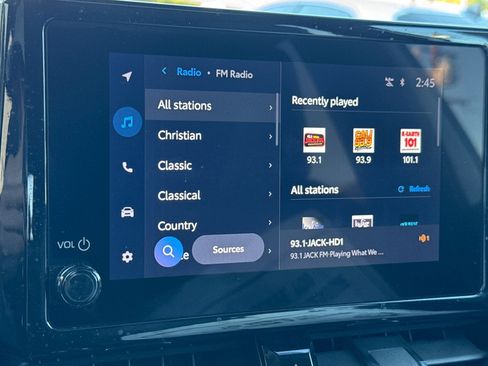 Certified 2023 Toyota Corolla Cross XLE image 25