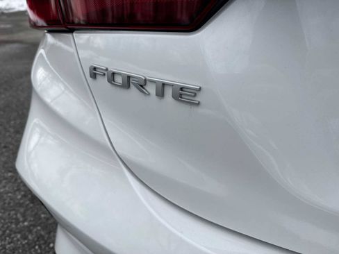 Used 2022 Kia Forte LXS image 18