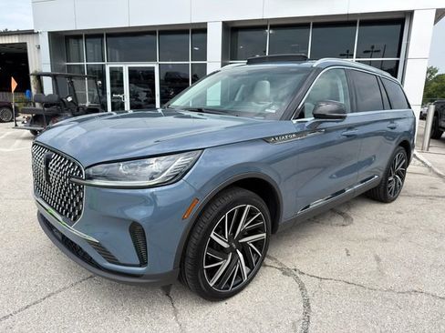 Used 2025 Lincoln Aviator Reserve w/ Equipment Group 201A AWD/4WD image 3