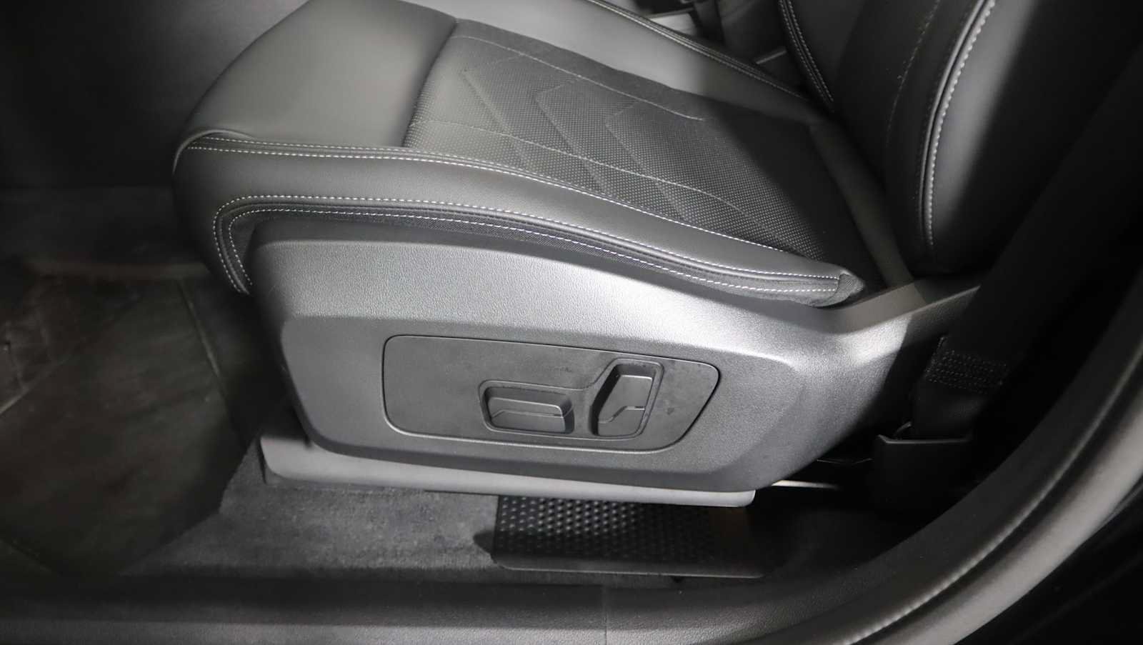 Used 2024 BMW X1 xDrive28i w/ Technology Package AWD/4WD image 19