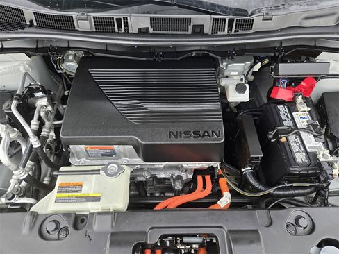 Used 2022 Nissan Leaf SV image 25