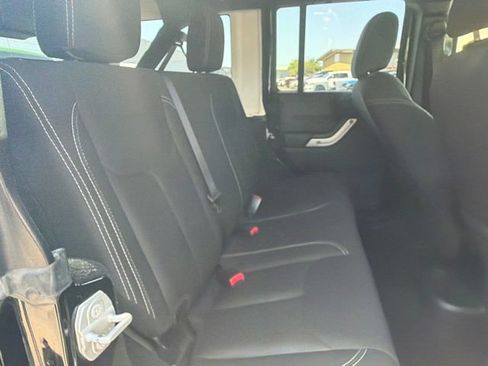 Used 2018 Jeep Wrangler Unlimited Sahara AWD/4WD image 13