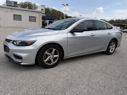 Used 2018 Chevrolet Malibu LS FWD image 3