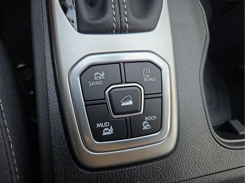 New 2026 Nissan Frontier SV w/ Tow Package image 18