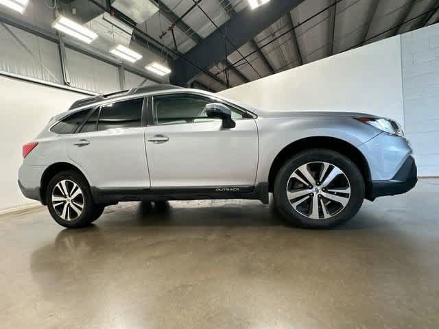 Used 2018 Subaru Outback 2.5i Limited AWD/4WD image 3