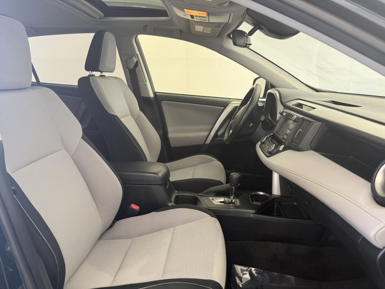 Used 2018 Toyota RAV4 XLE w/ Plus Extra Value Package AWD/4WD image 10