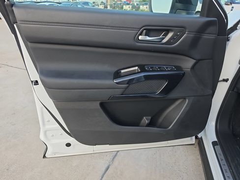New 2026 Nissan Pathfinder Platinum FWD image 23
