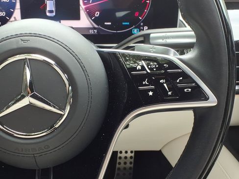 Used 2022 Mercedes-Benz S 580 4MATIC Sedan w/ AMG Line Package image 14