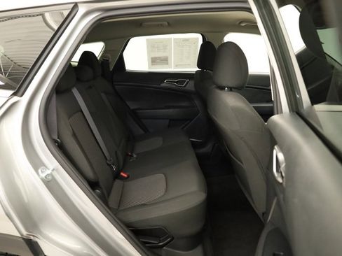 Used 2023 Kia Sportage LX image 32