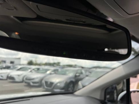 Used 2025 Toyota Sienna XLE FWD image 29