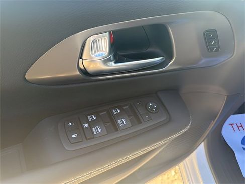 New 2026 Chrysler Pacifica Select image 9