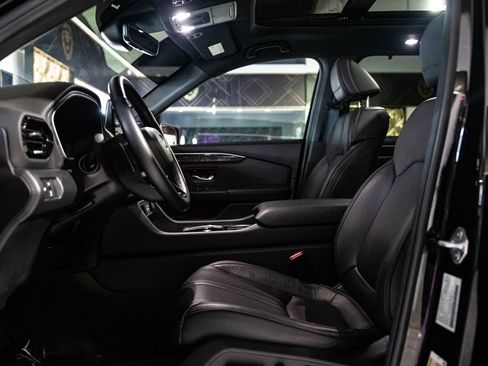 Used 2025 Honda Pilot Black Edition image 8