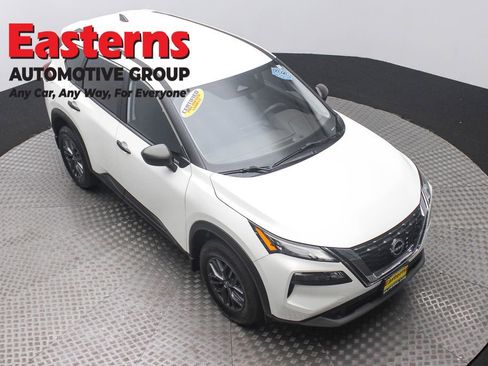 Used 2023 Nissan Rogue S image 3