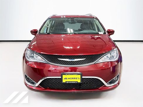 Used 2017 Chrysler Pacifica Touring-L image 2