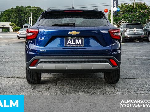 Used 2024 Chevrolet Trax LT w/ LT Convenience Package FWD image 12