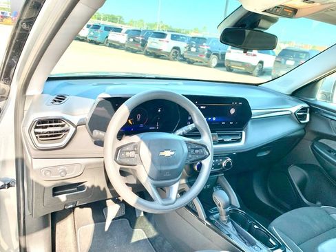 Used 2025 Chevrolet TrailBlazer LT FWD image 12