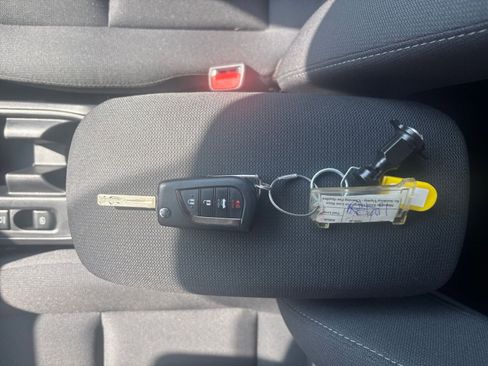 Used 2025 Toyota Corolla LE image 21