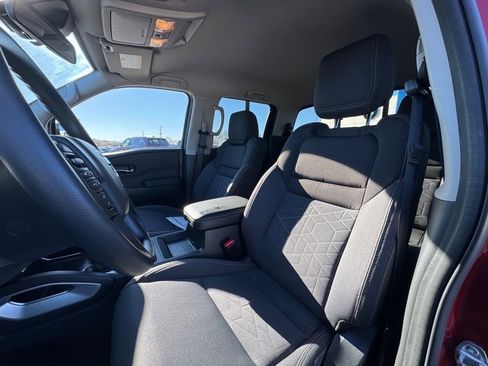 Used 2025 Nissan Frontier SV image 15