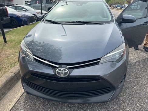Used 2018 Toyota Corolla LE image 1