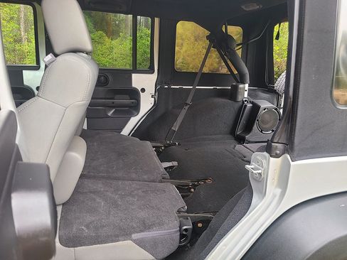 Used 2009 Jeep Wrangler X image 20