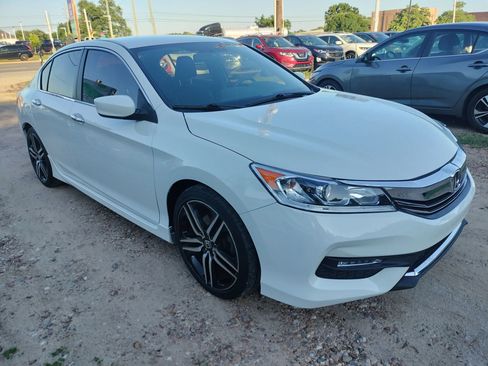 Used 2017 Honda Accord Sport image 6