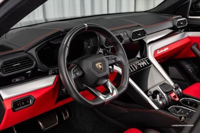 Used 2021 Lamborghini Urus AWD/4WD image 25