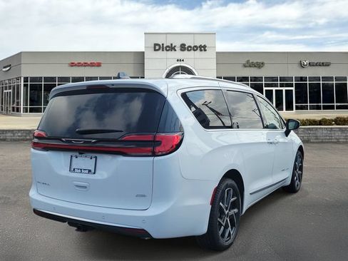 New 2027 Chrysler Pacifica Pinnacle w/ Theater Group AWD/4WD image 5