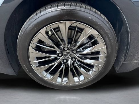 Used 2018 Lexus LS 500 w/ Interior Upgrade Package RWD image 37