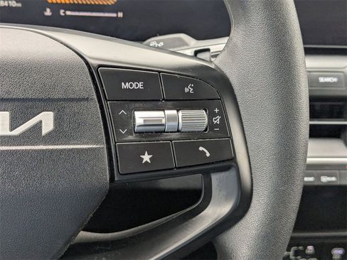 Used 2025 Kia K4 LXS image 17