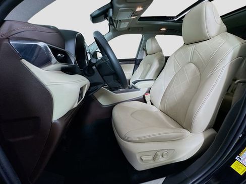 Used 2022 Toyota Highlander Platinum AWD/4WD image 18